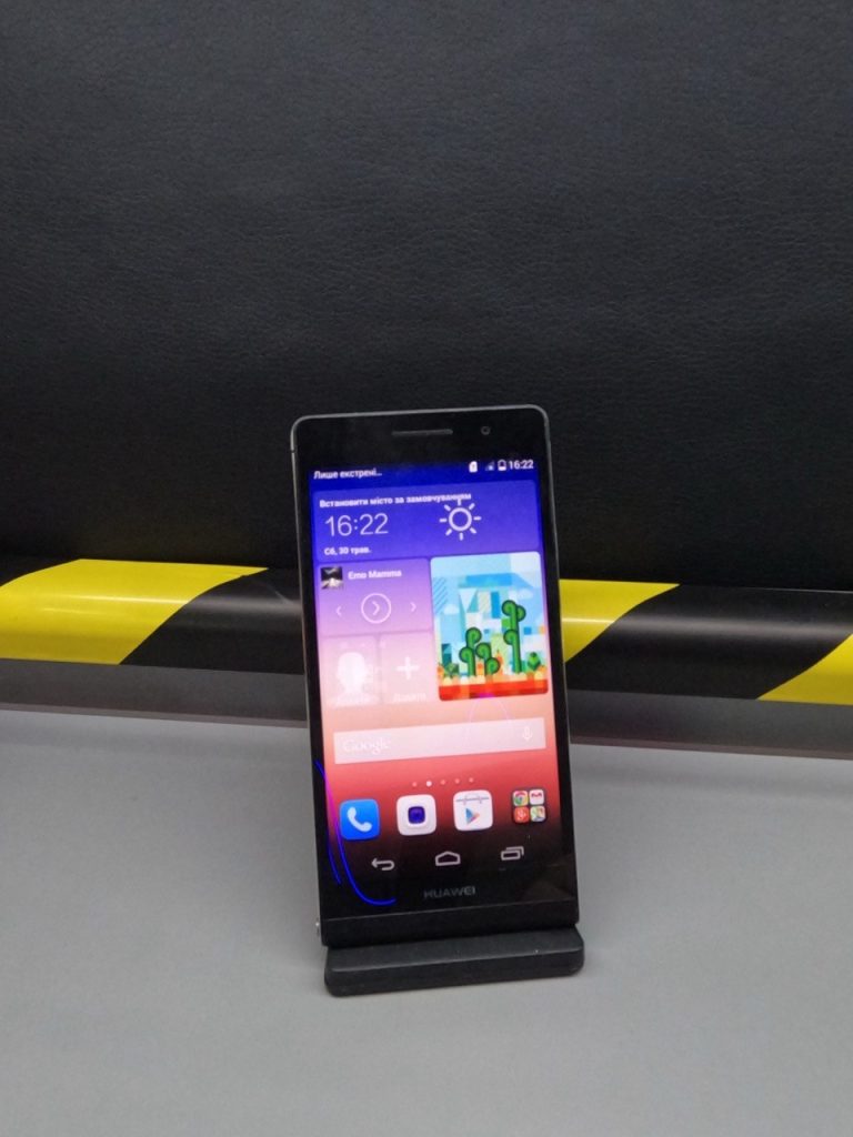 Huawei Ascend P6-U06: 4.7″ HD IPS LCD, HiSilicon K3V2E, 2GB RAM, 8GB + microSD, основна камера 8 МП, фронтальна 5 МП, батарея 2000 мА·год, Android 4.4 (Emotion UI), 3G, вага 120 г.